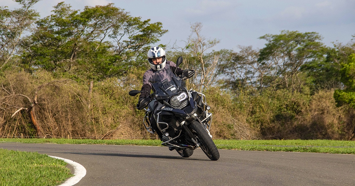 BMW Motorrad traz dicas para viajar com segurança