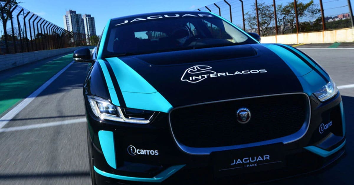 Cacá Bueno e Sérgio Jimenez participam de desafio com o Jaguar I-PACE