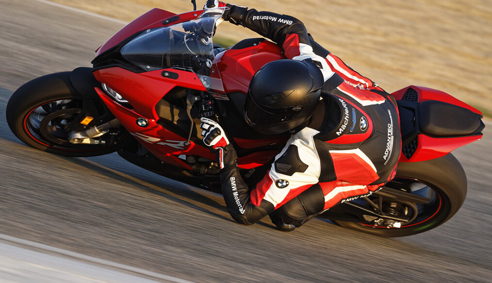 Jornalistas elegem BMW S 1000 RR a melhor motocicleta de 2020