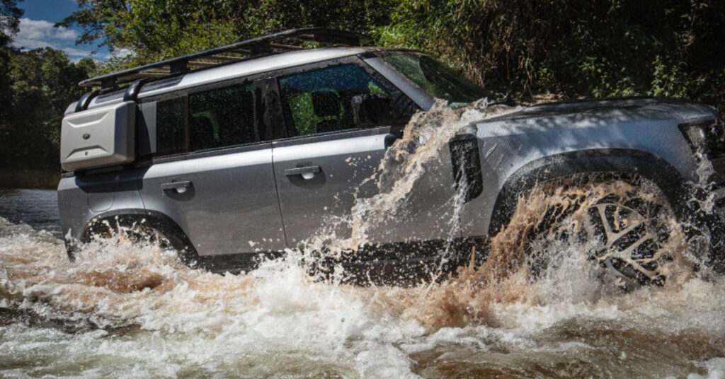 Land Rover Defender na Serra da Canastra