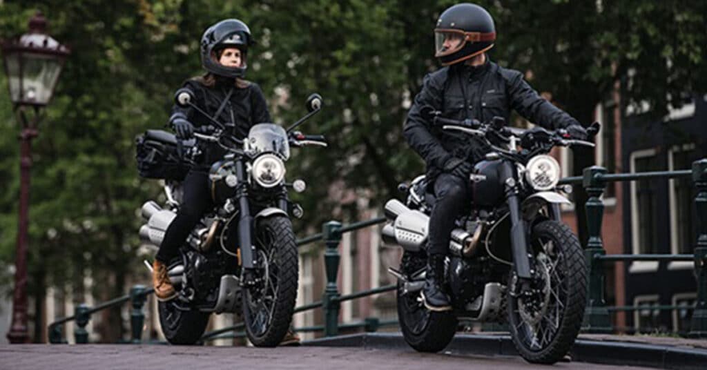 Descubra Amsterdam a bordo de uma Triumph Scrambler 1200