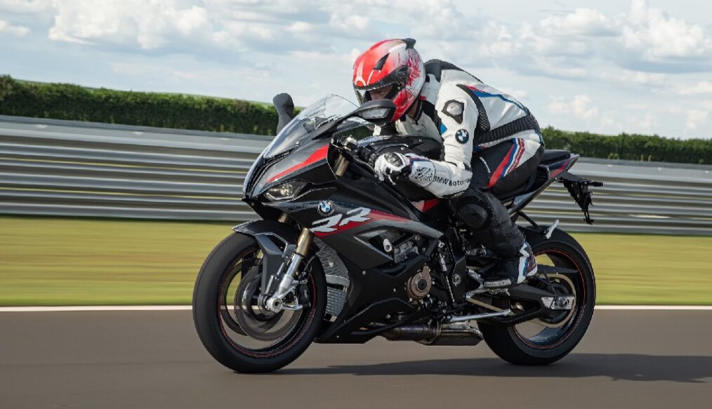 Com 207cv, S1000 RR 2022 ganha melhorias para ficar ainda mais rápida