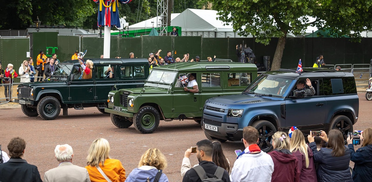 Land Rover celebra 70 anos de serviço da Rainha com modelos comemorativos