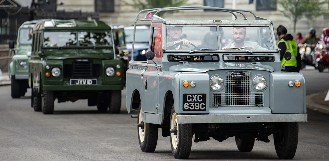 Land Rover celebra 70 anos de serviço da Rainha com modelos comemorativos