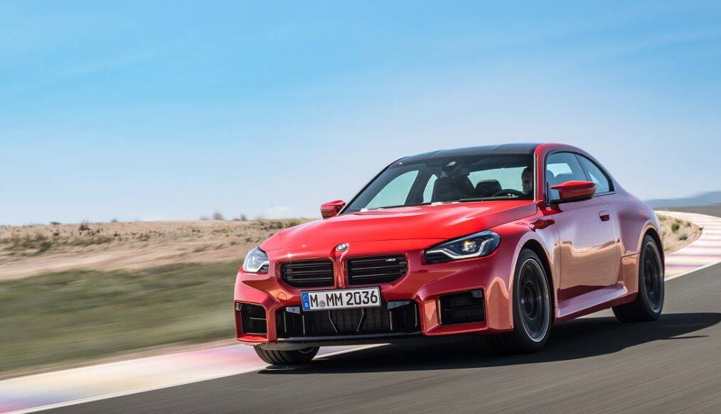 Novo BMW M2 reforça suas raízes esportivas com 460cv de potência