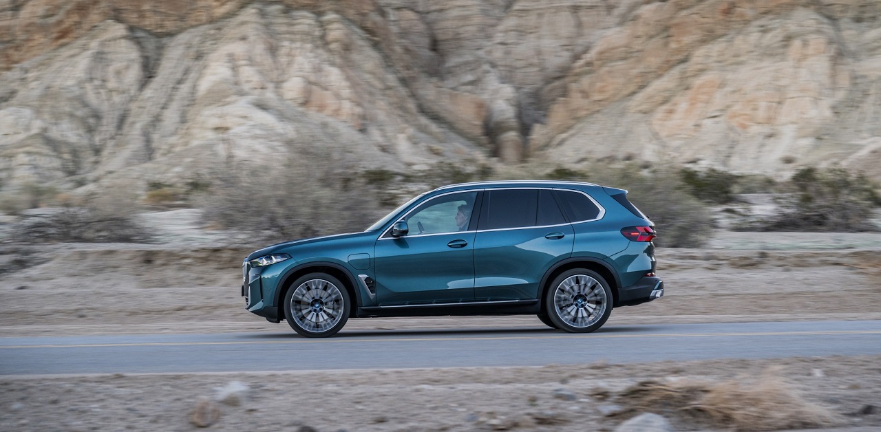 BMW X5 e X6 chegam ao Brasil com novo visual e híbridos plug-in