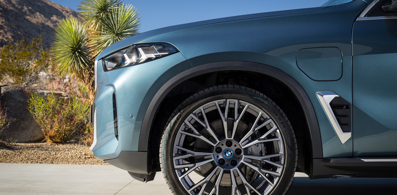 BMW X5 e X6 chegam ao Brasil com novo visual e híbridos plug-in