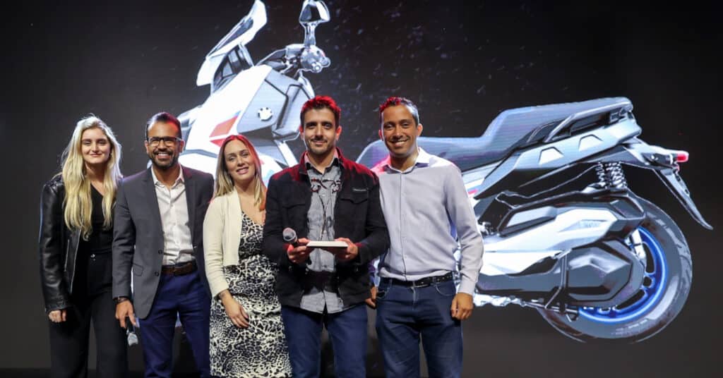 BMW Motorrad fecha 2023 celebrando a conquista de vários troféus