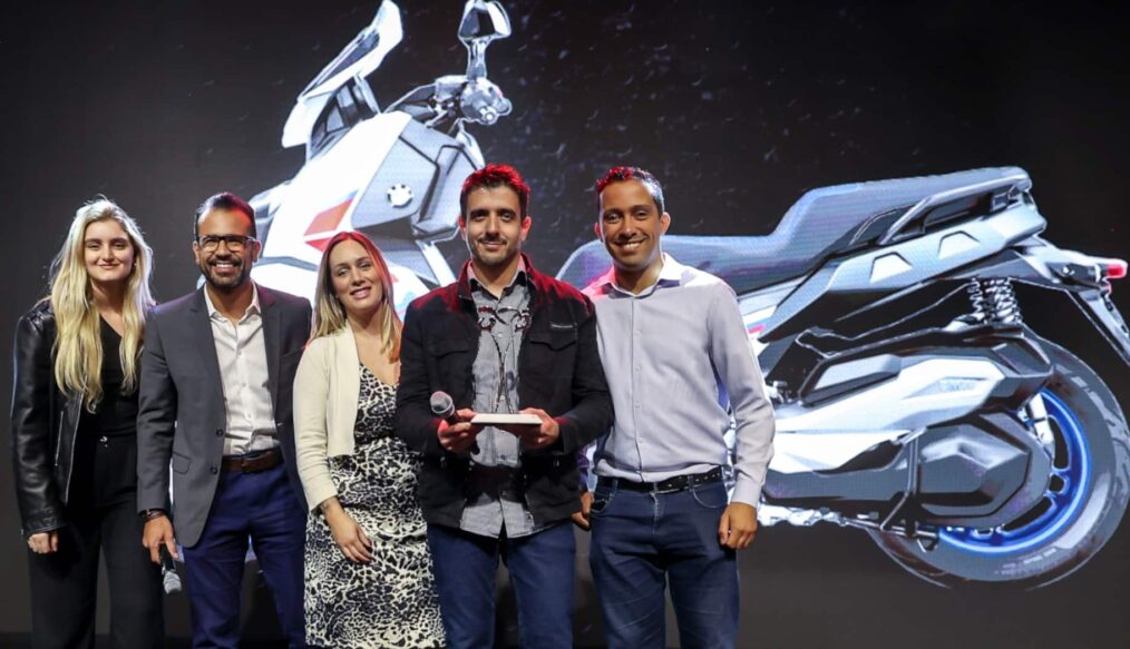 BMW Motorrad fecha 2023 celebrando a conquista de vários troféus