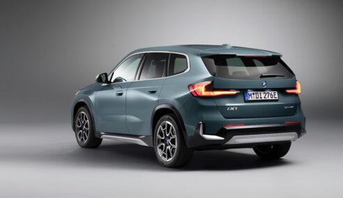 Nova versão do BMW iX1 amplia opções de modelos 100% elétricos