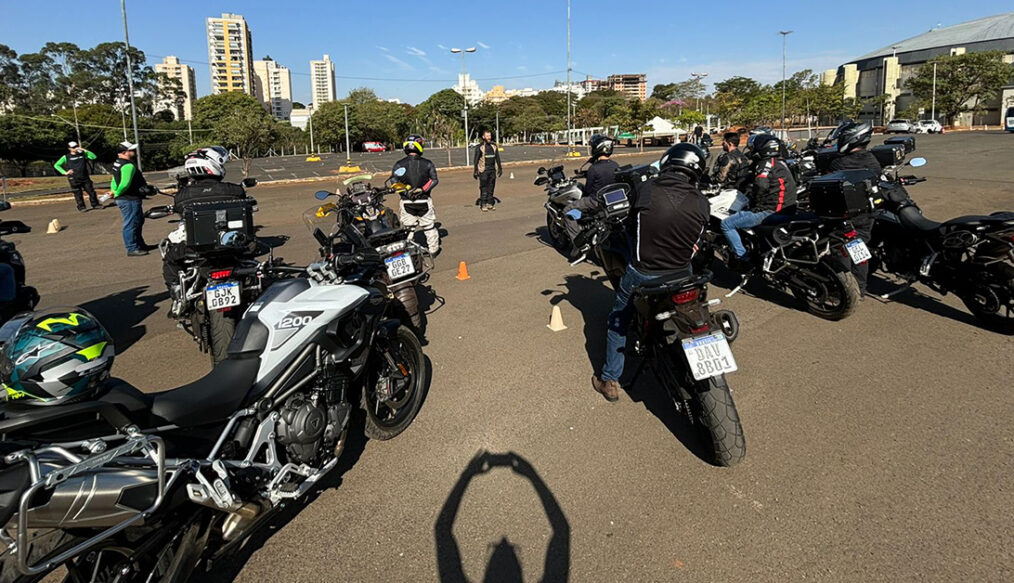 Triumph Rio Preto realiza curso On Road para os clientes
