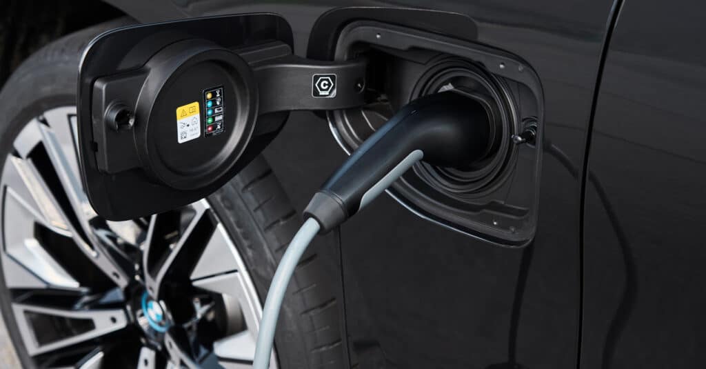 BMW amplia rede de carga para veículos elétricos na América Latina