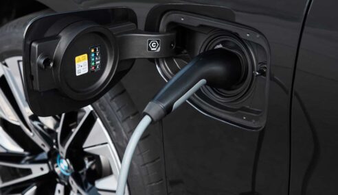 BMW amplia rede de carga para veículos elétricos na América Latina