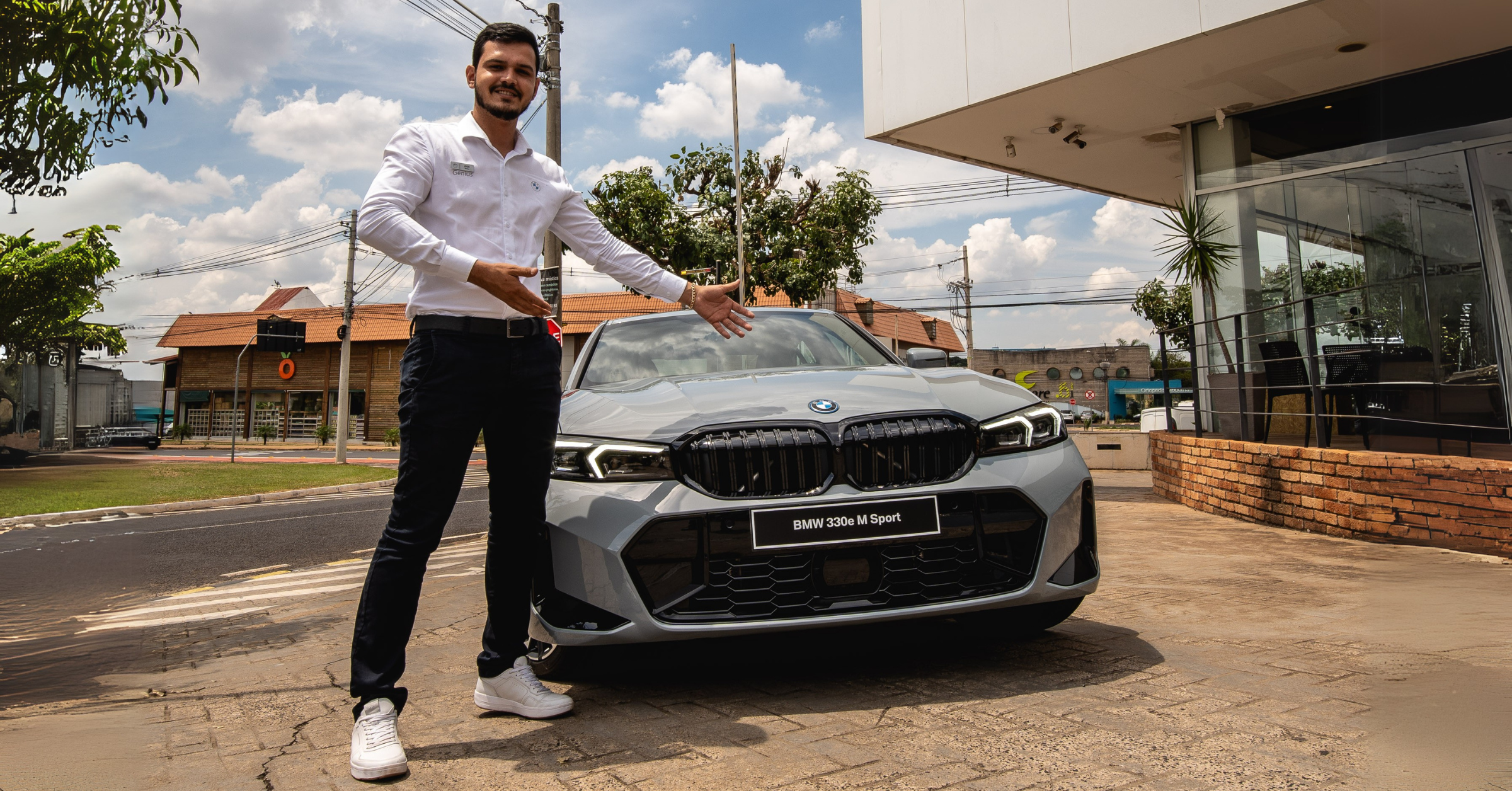 BMW 330e M Sport: Esportividade, Eficiência e Tecnologia