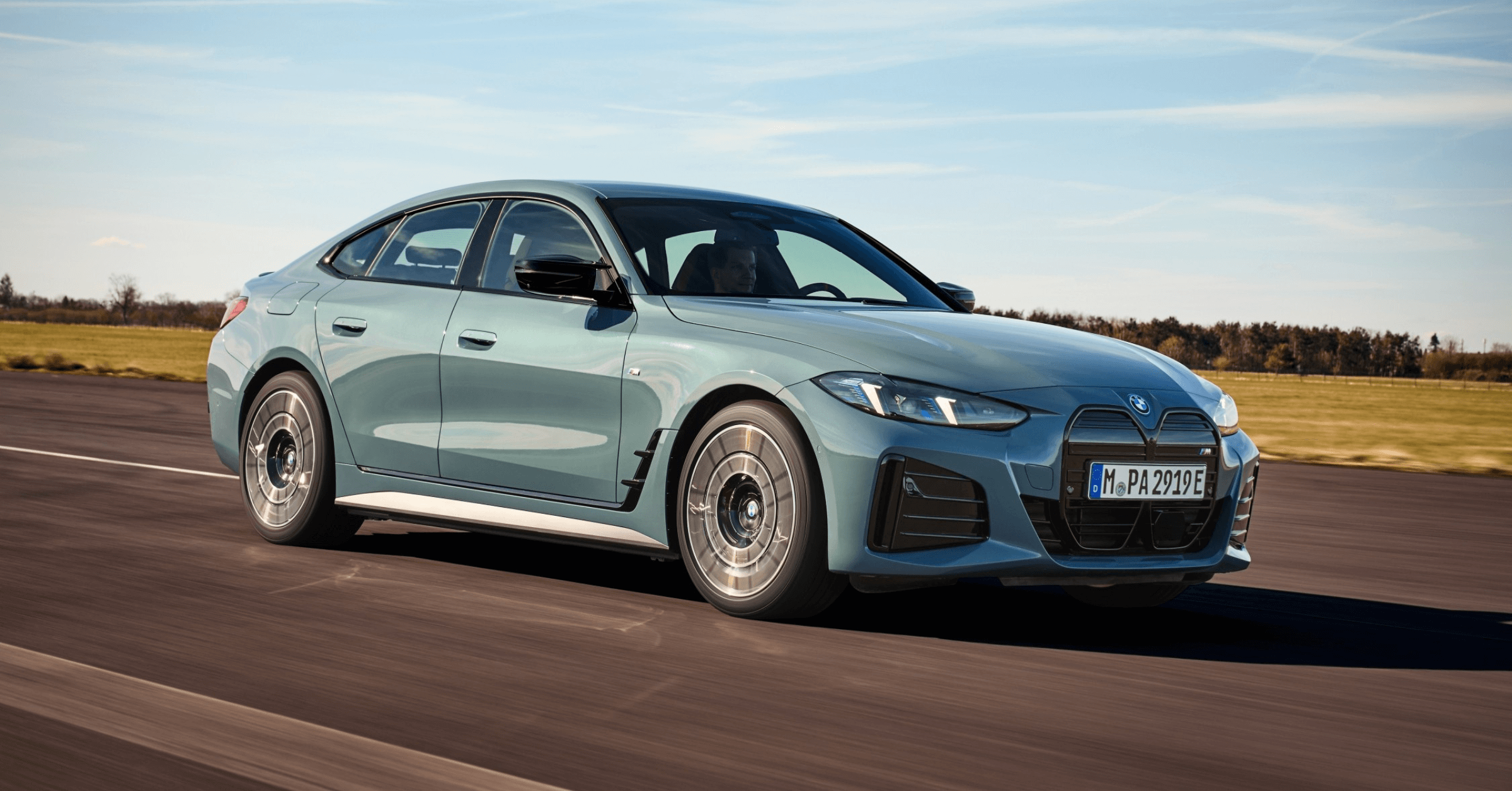 Novo BMW i4 chega ao Brasil com visual renovado e até 544 cv