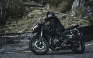 Triumph emplaca mais de 6.500 motos e bate recordes históricos