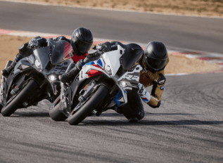 BMW Motorrad celebra ano de premiações em 2025