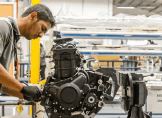 Triumph celebra marco histórico de 80 mil motocicletas produzidas no Brasil