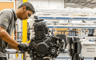 Triumph celebra marco histórico de 80 mil motocicletas produzidas no Brasil