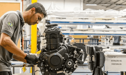 Triumph celebra marco histórico de 80 mil motocicletas produzidas no Brasil