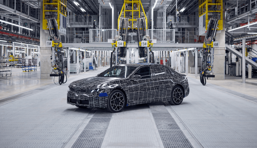 BMW i3: primeiros veículos de pré-série saem da linha de montagem