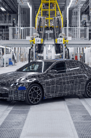 BMW i3: primeiros veículos de pré-série saem da linha de montagem