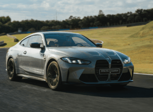 BMW M4 Competition chega ao Brasil em duas versões com carroceria cupê