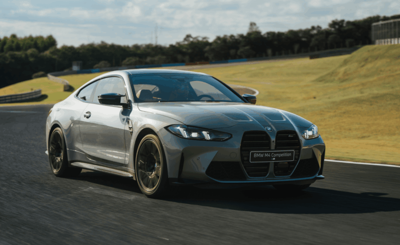 BMW M4 Competition chega ao Brasil em duas versões com carroceria cupê