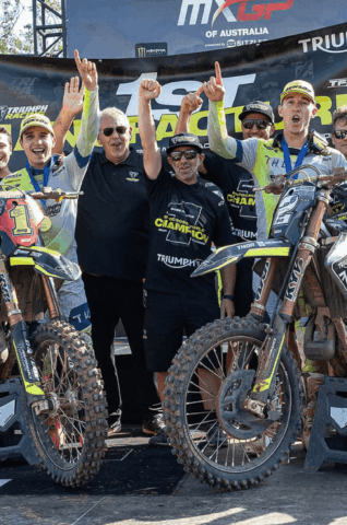 Guillem Farres é campeão do Mundial de Motocross MX2 pela Triumph