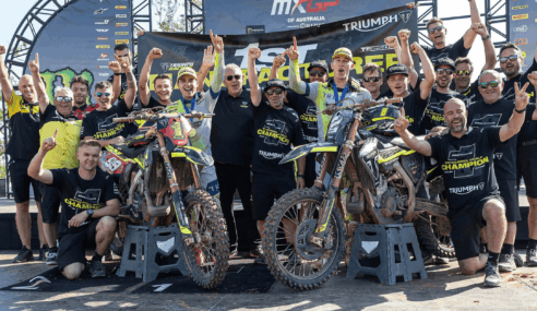 Guillem Farres é campeão do Mundial de Motocross MX2 pela Triumph