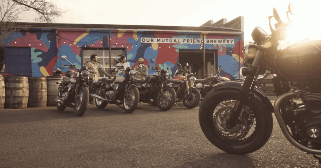 Triumph renova linha de motocicletas com novas cores para o Brasil