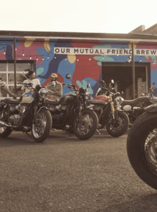Triumph renova linha de motocicletas com novas cores para o Brasil